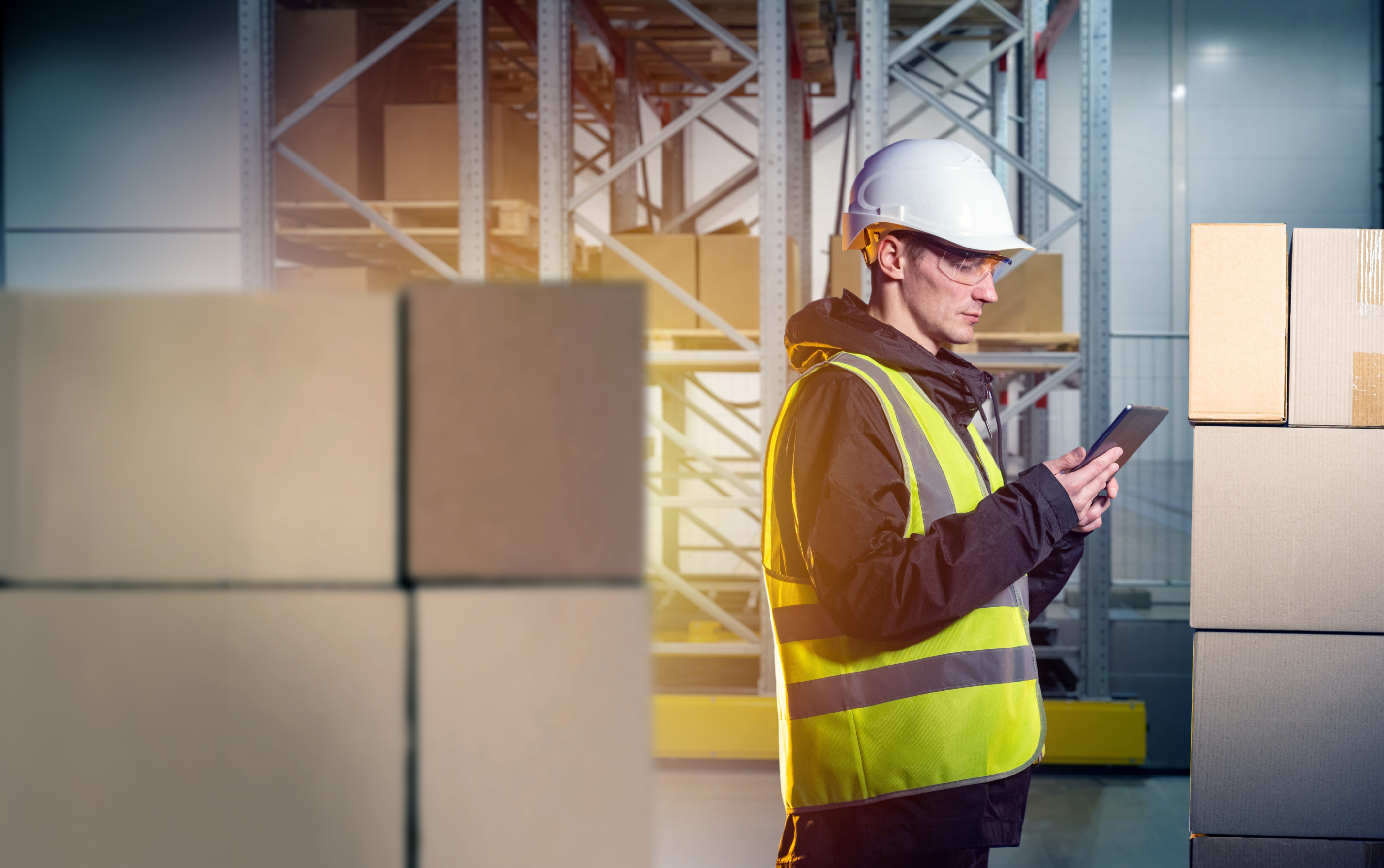 Lone worker in factory using SafeTCard Mobile App